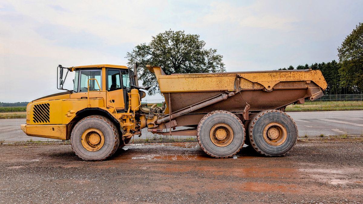 Dump trucks